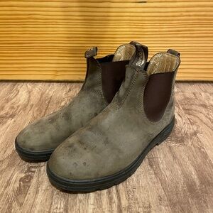 BLUNDSTONE Chelsea Boots in Rustic Brown